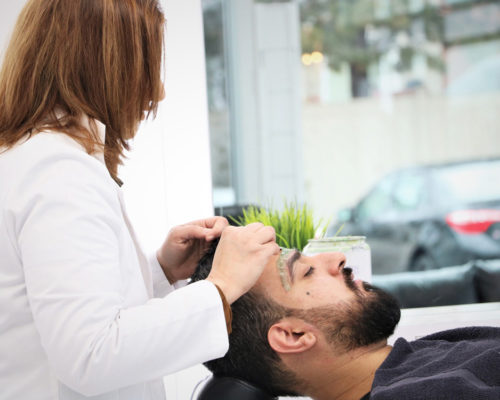 Why Visiting Men’s Salon And Spa Is Good?