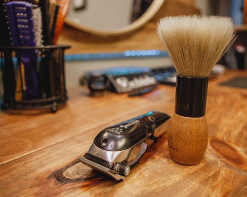 Why Do Men Choose Best Oakville Barbershop?